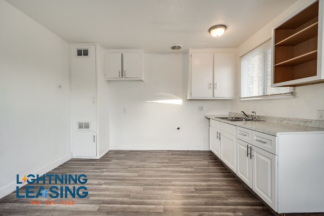 Building Photo - 14759 1/2 Vanowen-4B