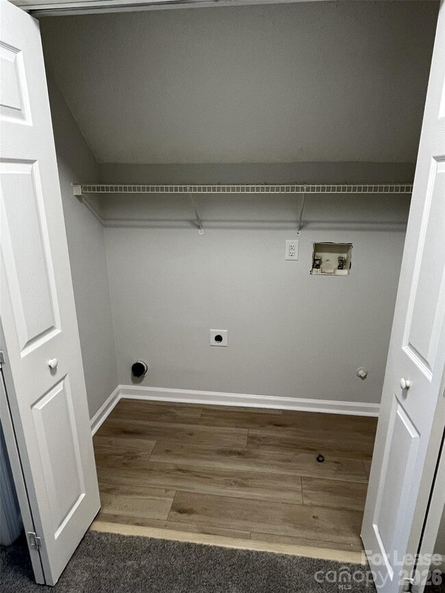 Building Photo - 5637 Hedgecrest Pl