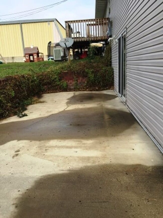 Building Photo - 920 18th Ave SW