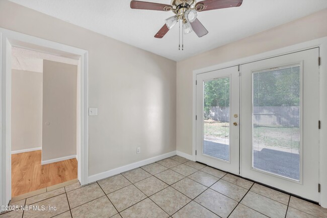 Building Photo - 2930 Wycombe Dr W