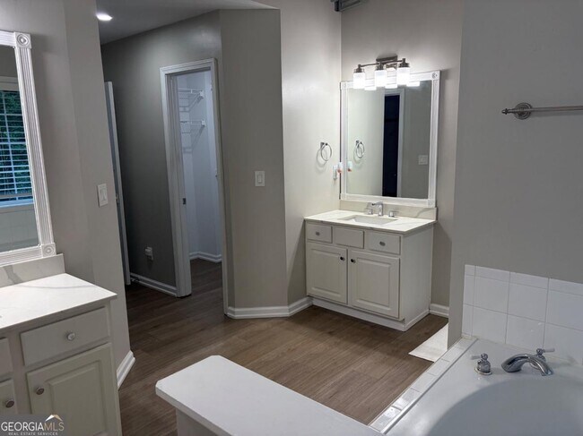 Building Photo - 1105 Trumpet Vine Ct SE