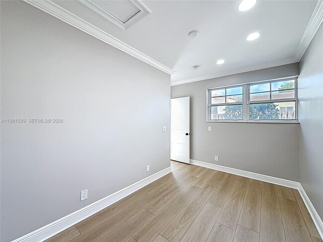 Building Photo - 2533 NE 21st Terrace