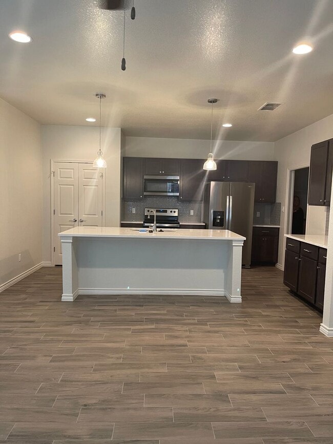 Building Photo - 511 County Rd 306