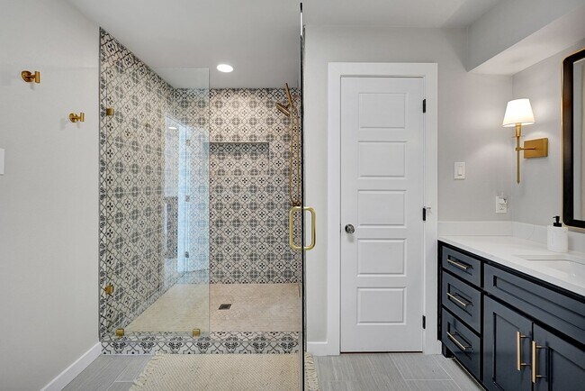 Building Photo - 715 Shell Ave