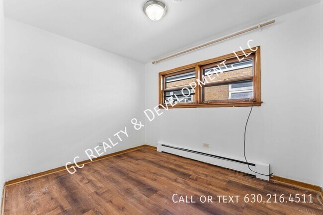 Building Photo - 2517 N Laramie Ave