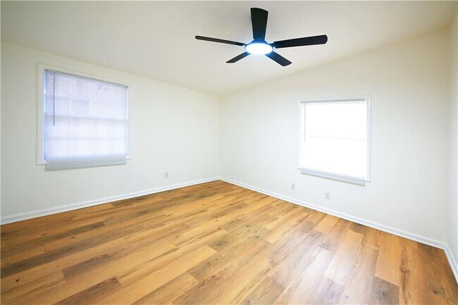 Building Photo - 88 Lucia Dr SE