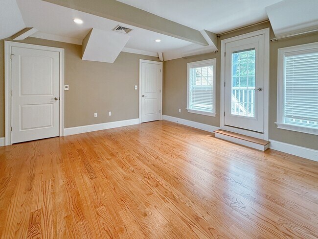 Building Photo - 62 Country Club Ln