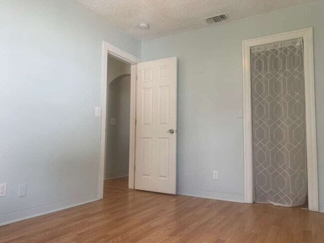 Building Photo - Charming 2 Bedroom 1 Bath in Central Gulfport