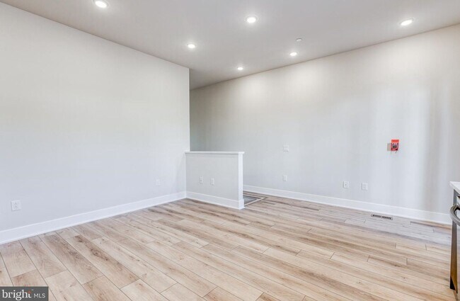 Building Photo - Brand New Luxury Apartments