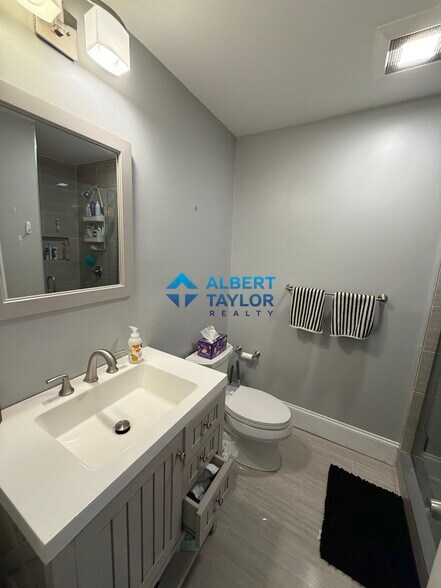 Building Photo - 92 Calumet St