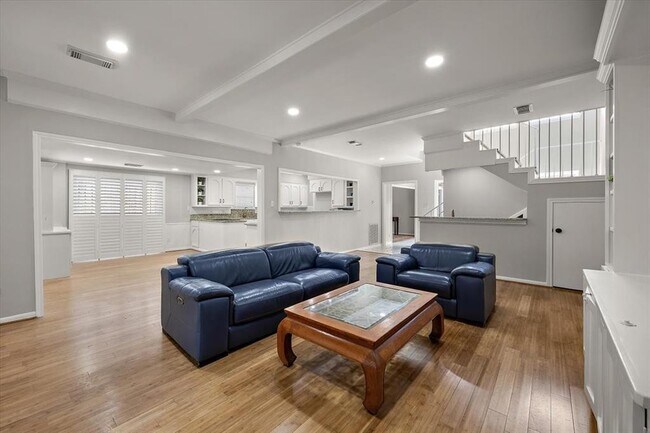 Building Photo - 627 Chadbourne Ct