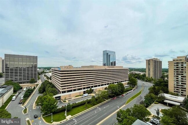 Building Photo - 3709 S George Mason Dr