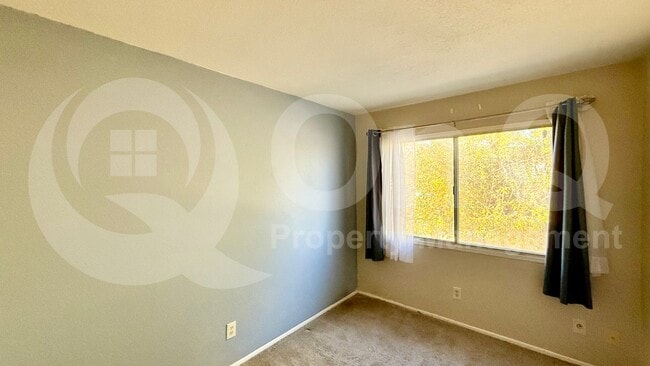 Building Photo - 5304 W Hearn Rd