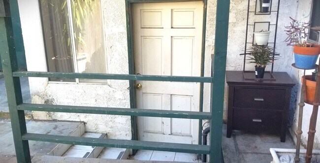 Building Photo - 11127 Sunshine Terrace