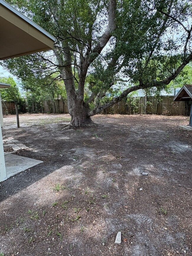 Building Photo - Totally Remodeled Deltona Beauty - CALL SH...