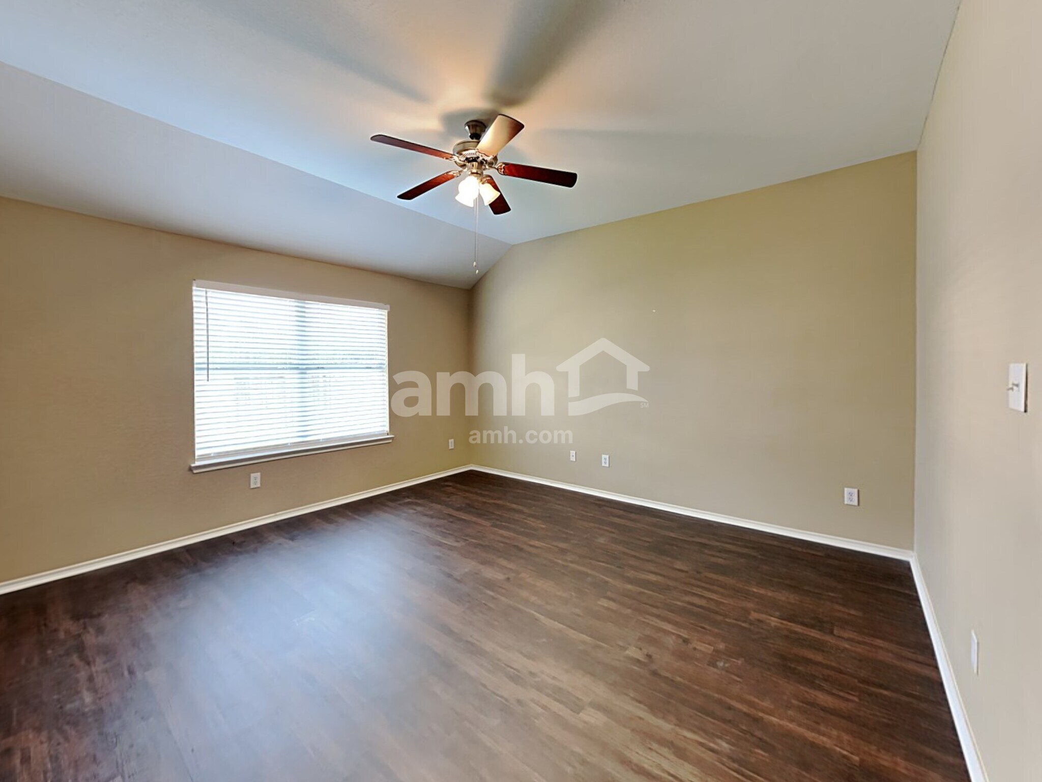 Building Photo - 18550 Sunrise Pines Dr