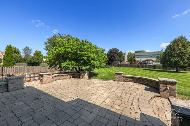 Building Photo - 2612 Lundquist Dr