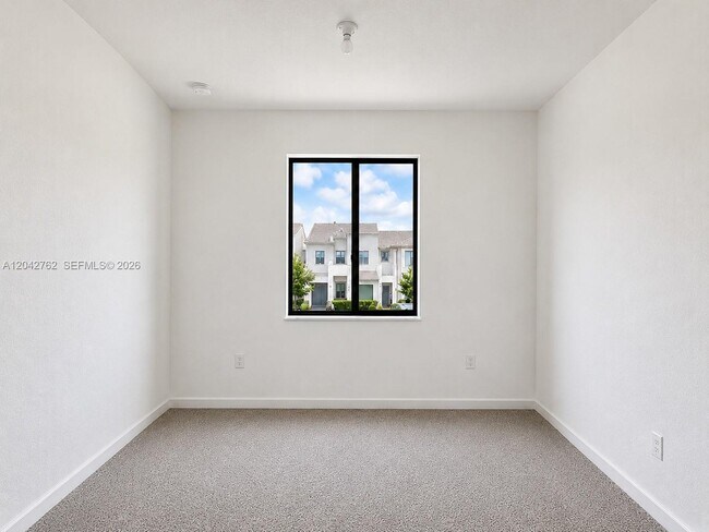 Building Photo - 307 NE 208th Terrace