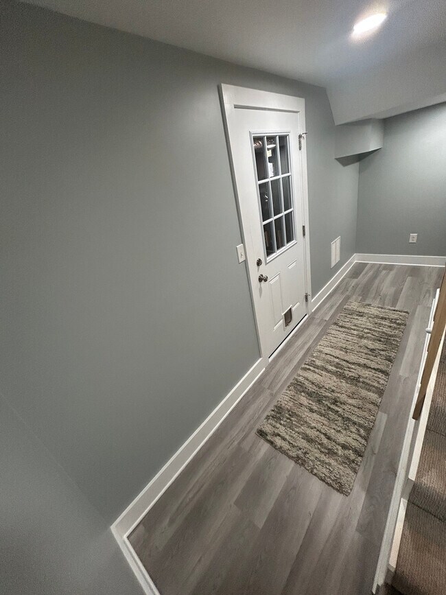 Building Photo - 44 Maple Ave