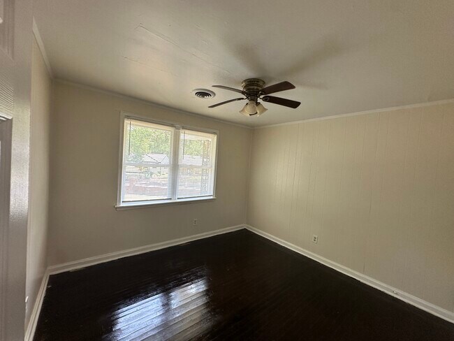 Building Photo - 454 E Norwood Ave