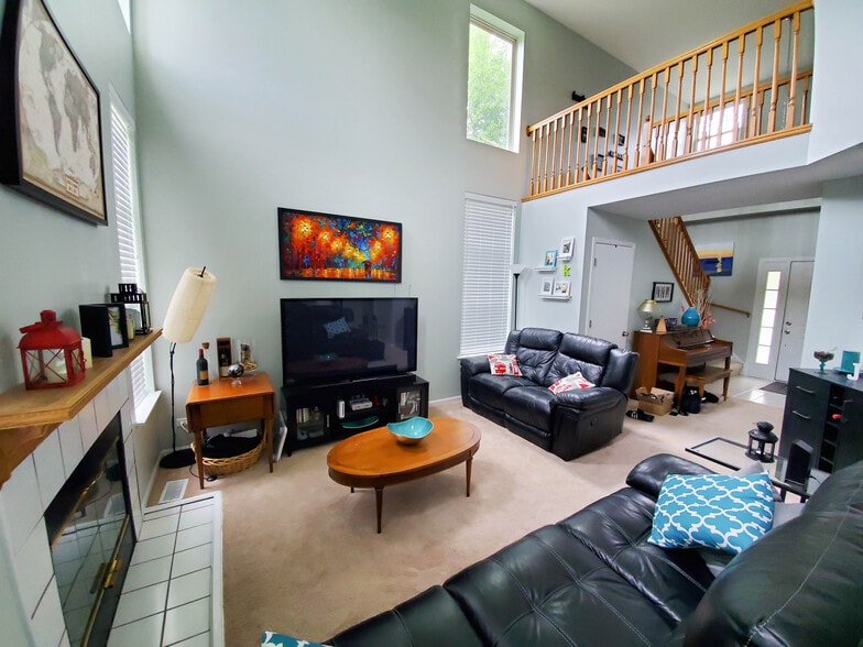 Family room - 344 S Lancelot Ln