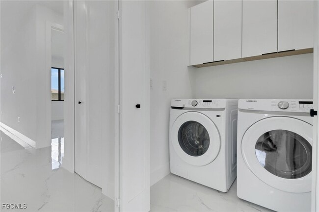 Building Photo - 928 NE 8th Pl