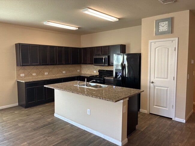 Building Photo - **Move-In Bonus! $500 Amazon Gift Card with 12-Month Lease at Current Rent**