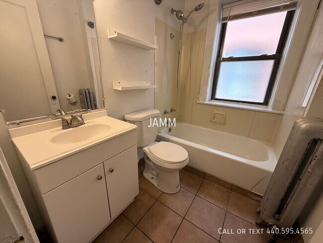 Building Photo - 2773 Hampshire-Unit 5