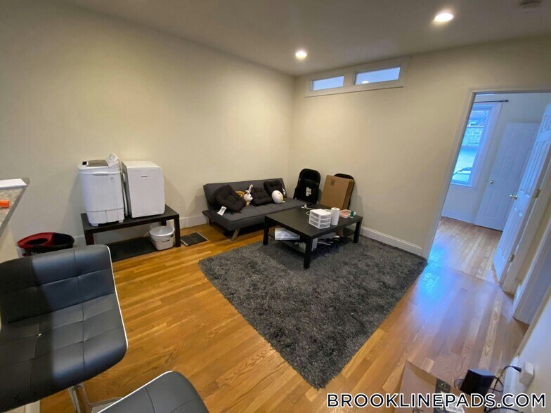 Building Photo - 66 Egmont St