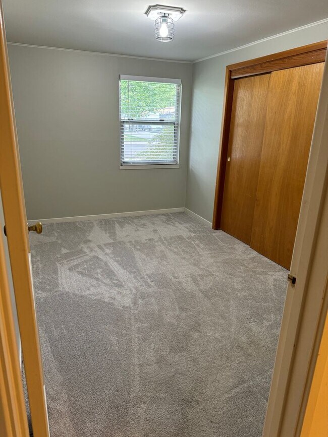 Building Photo - Charming 3-Bedroom Home