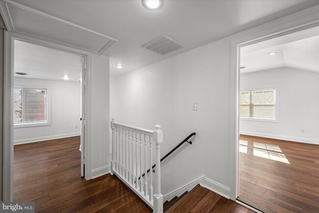 Building Photo - 117 E Monmouth St