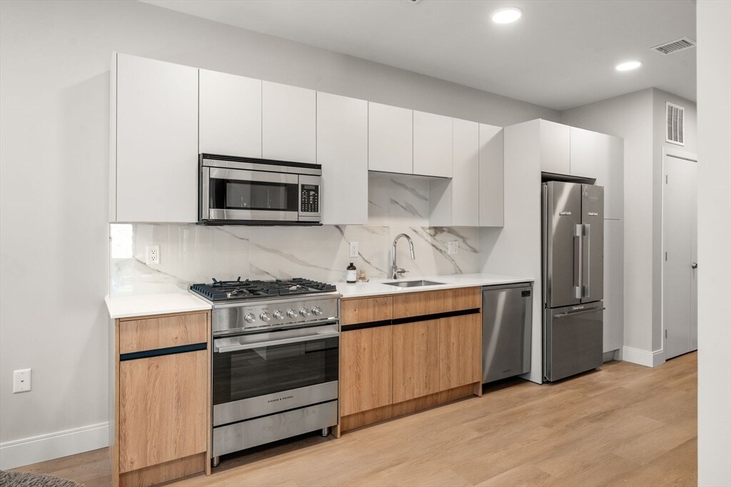 Building Photo - 290 Corey Rd