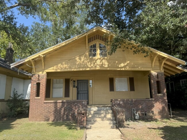 Building Photo - 803 S Broad St
