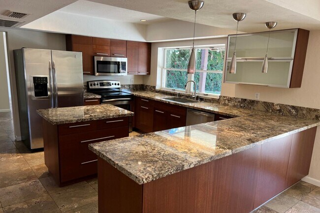 Building Photo - 4539 E Karen Dr