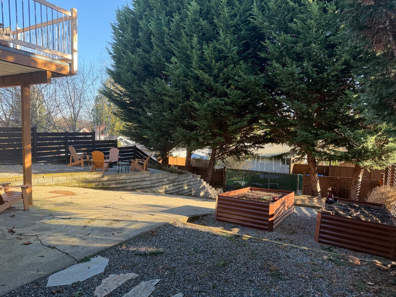 Building Photo - 1612 26th Ave