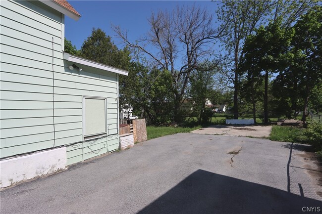 Building Photo - 318 W Hoard St