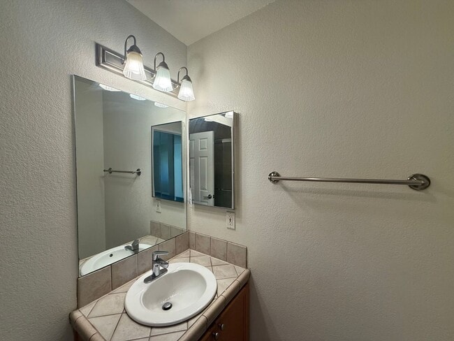 Building Photo - Beautiful 2B/2BA Condo in La Mesa Availabl...