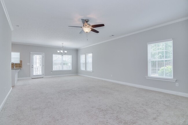 Building Photo - 3 Bedroom 2 Bath in Canterbury Farms
