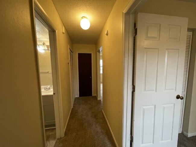 Building Photo - Apartment for Rent