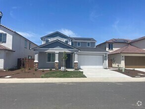Building Photo - Solar Lennar 4 Bedroom Home on a Large Lot