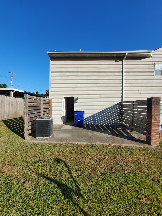 Building Photo - 2236 Spring Meadow Ln SE