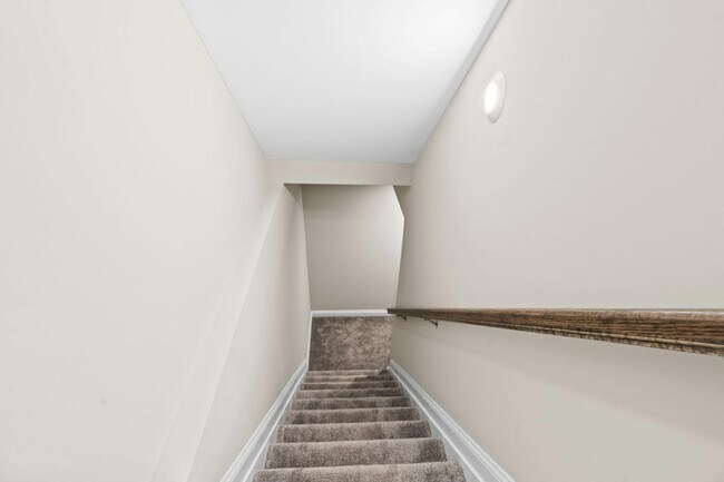 Building Photo - 933 Camden Ct