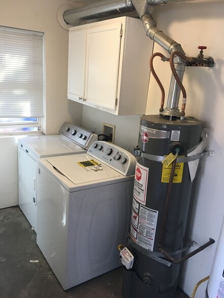 Shared Laundry Room - 3136 Union St