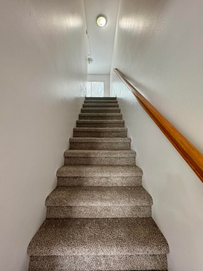 Building Photo - 129 SE Scottwood Dr