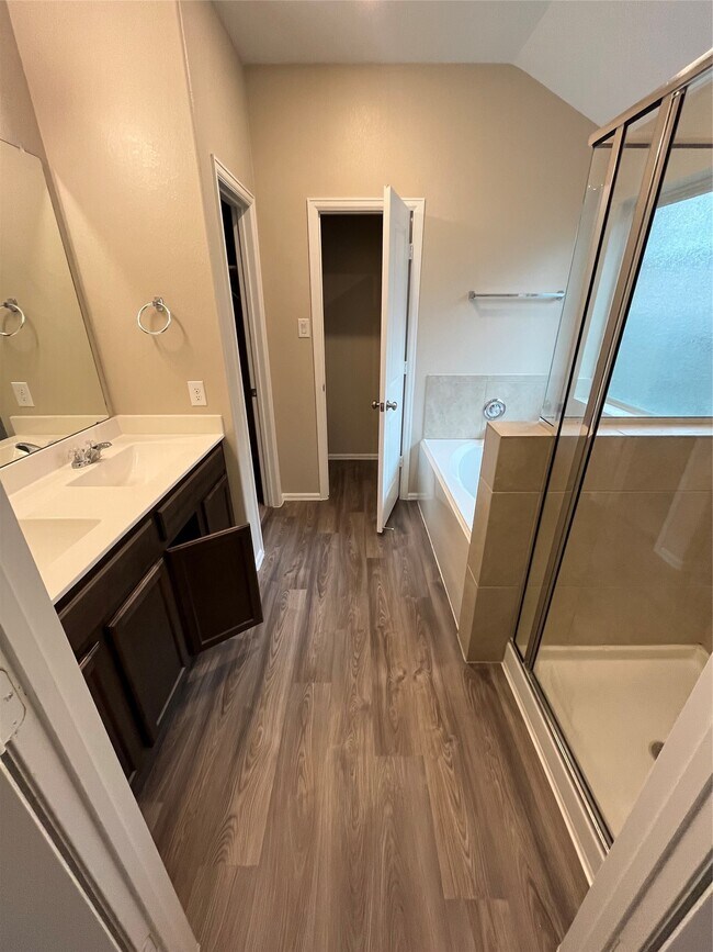 Building Photo - 19024 Pinewood Grove Trl