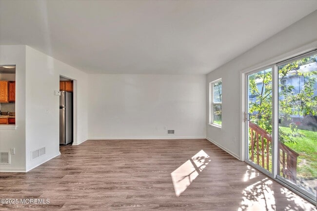 Building Photo - 1 Esplanade Way