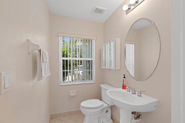 Building Photo - 16147 Sierra Palms Dr