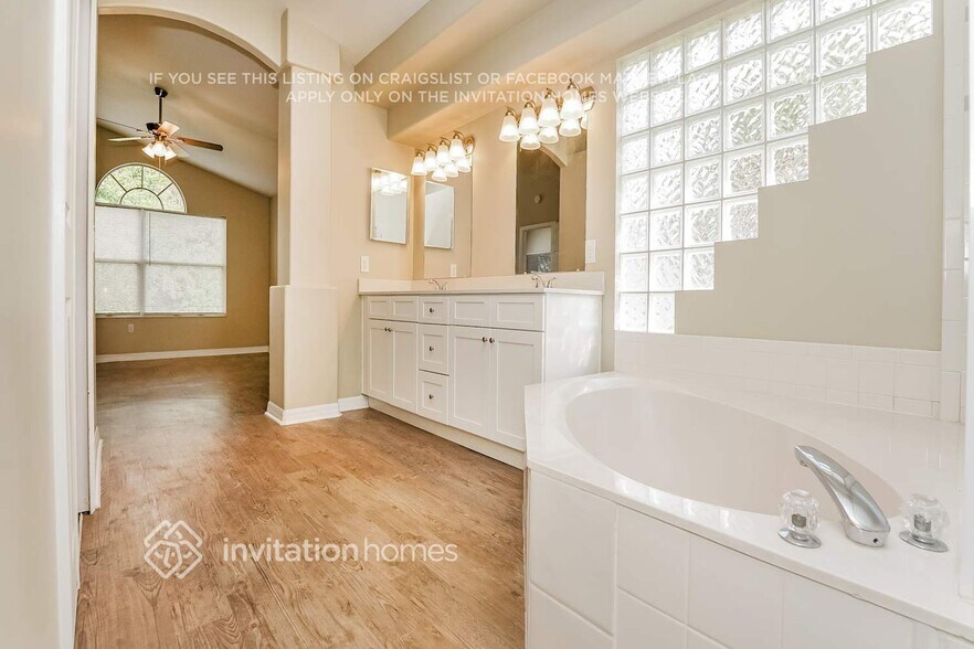 Building Photo - 441 Long Cove Rd