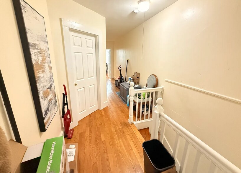 Building Photo - 202 Market St