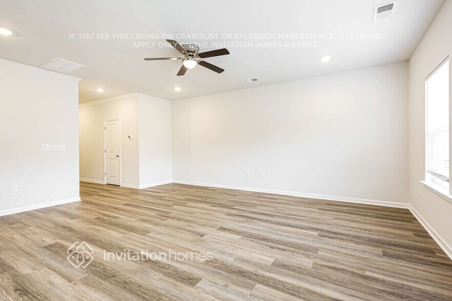 Building Photo - 3992 Zepelin Wy